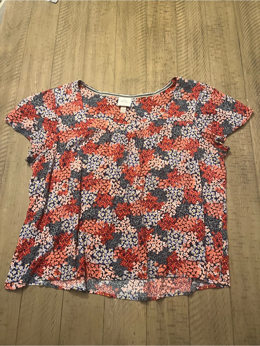 Knox Rose Short Sleeve Floral Blouse in Red, Blue & White
